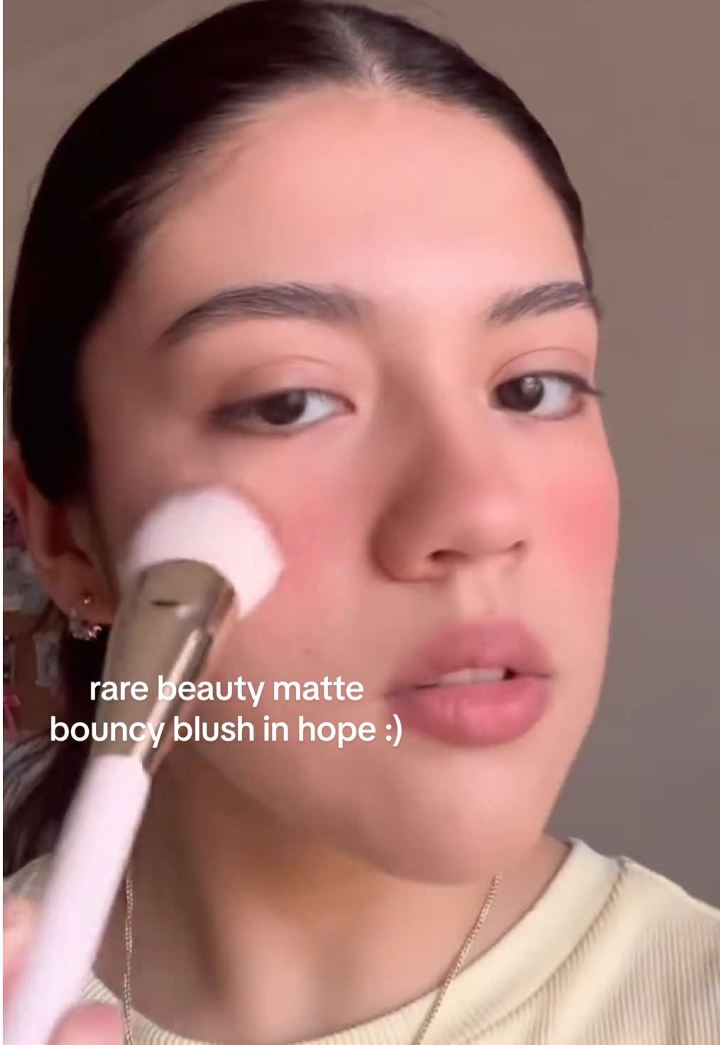 rare beauty matte bouncy blush in hope :)  #rarebeauty #rarebeautyblush #rarebeautybouncyblush #rarebeautymakeup #selenagomez #matteblush #pinkblush #blush #makeup 