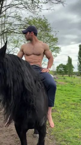 No strings attached #HotCowboy   #HorseVibes   #WildAndFree   #MusclesAndMane   #CowboyAesthetic   #ViralHorseTok   #FemmeGaze   #TikTokCheval   #FrenchCowboy   #CharmeRural   #BoyAndHorse   #TikTokBeauGosse   #FreedomRide   #ChevauxEnLiberté