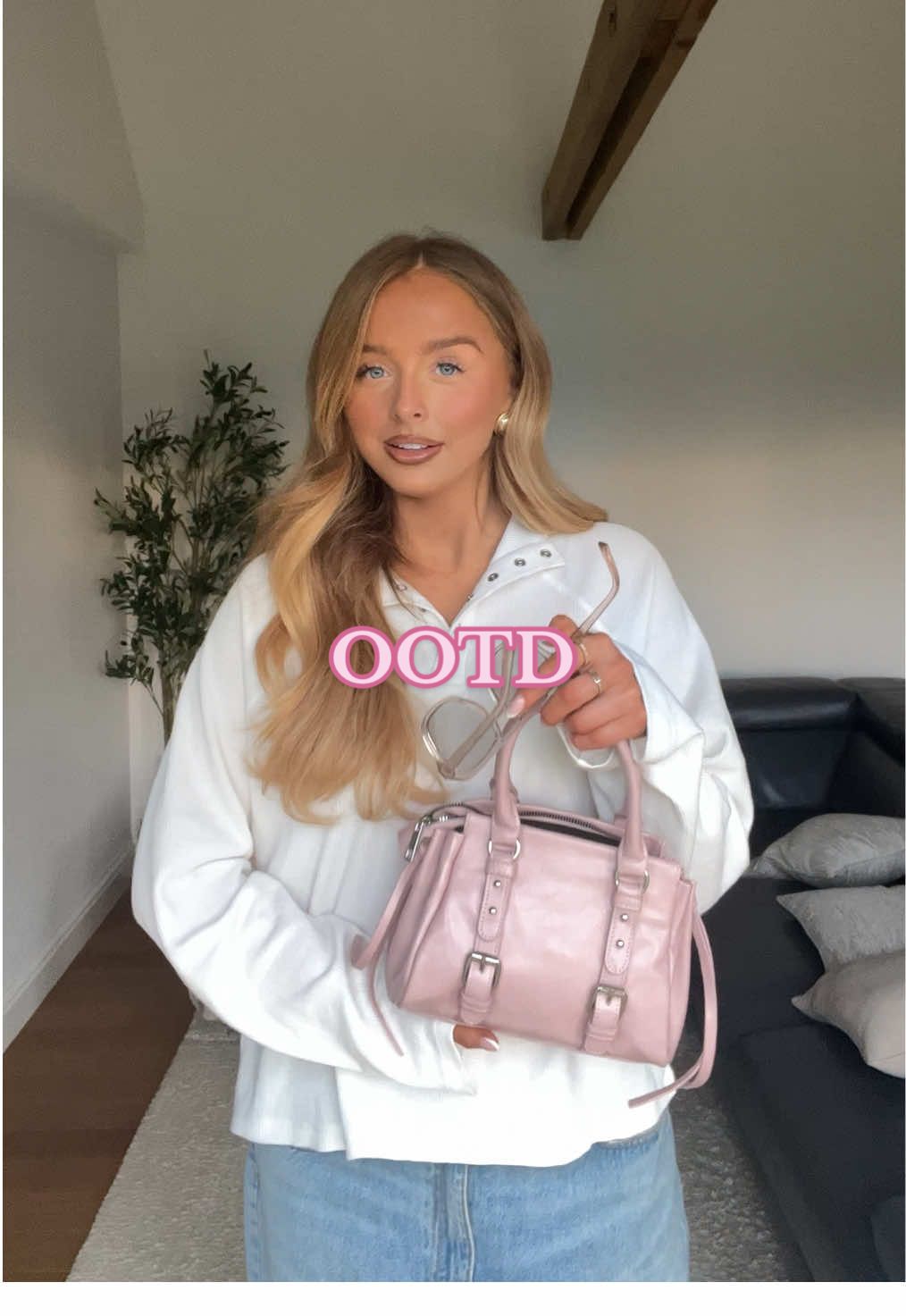 A panic OOTD for rooftop drinks #fyp #OOTD #outfitinspo #fashiontiktok #accesories #styling 