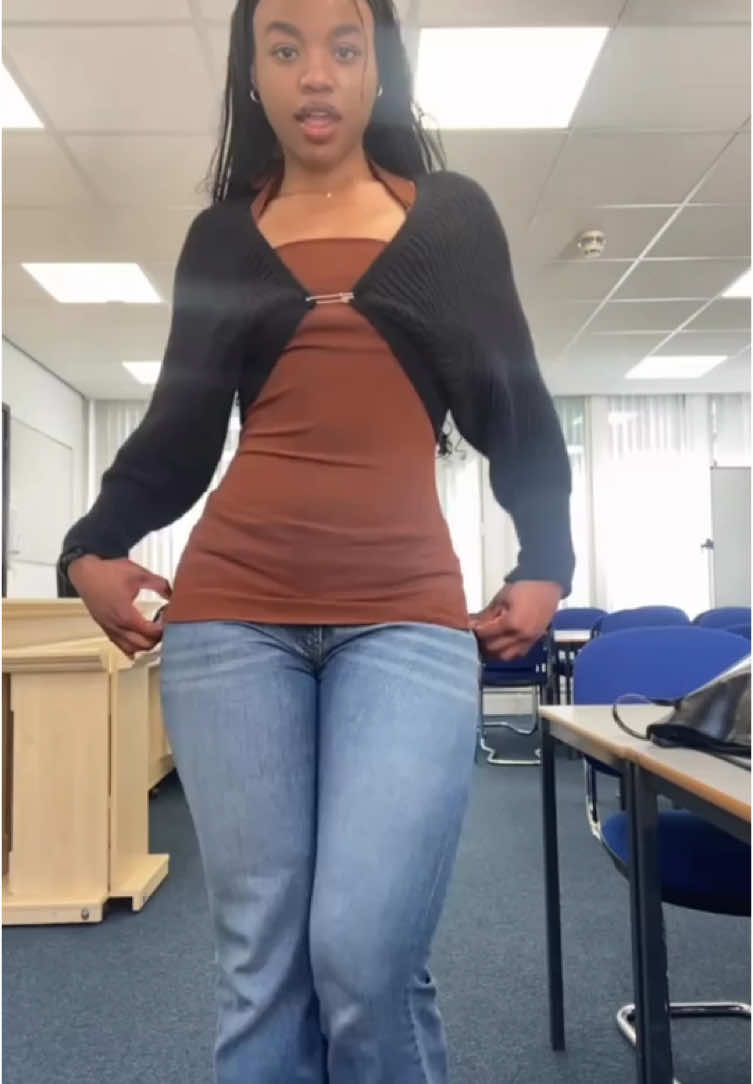 🕰️ is 🏃🏽‍♀️ out #sheputthatworkin! 