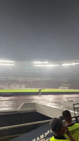 enak kan ja lagunya wkwk #fyp #persija #persebaya #thejakmania #bawaadem 