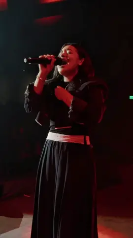 tu sempre me abrazas Jesús ✝️❤️‍🔥 #alabanzas_cristianas #cancionescristianas #alabandoadios #musicacristianatiktok #alabandoadios #averlymorillo 