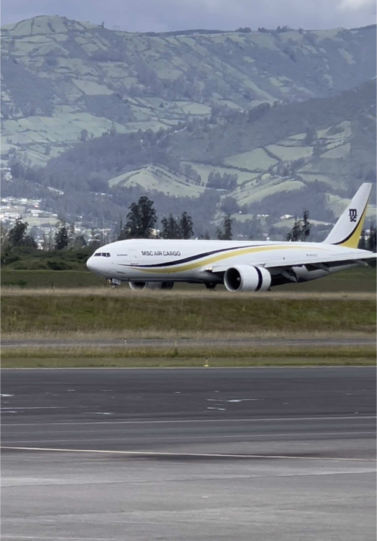 #boeing #B777 #B777F #landing #mariscalsucre #quito #ecuador #fypシ #parati 