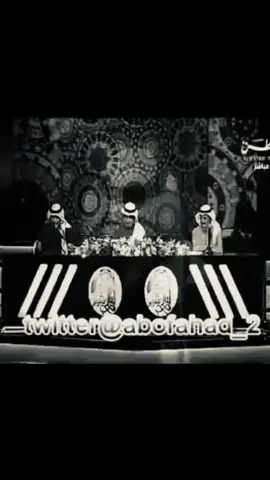 يجيبك الشوق ولاتجيبك الحاجه مصيرك ليا صفعك الوقت تذكرني اقفيت والحزن عقبك عاود ادراجه ولابقى إلا قصيدي فيك يجبرني قبلك سمحت وهجرت العشق وازعاجه والشكر لله قبل الروح تشكرني وشفتك وسلمتني قلبك ومزلاجه واصبحت تنهي على كيفك وتامرني كنت احسبك إنك طبيب القلب وعلاجه واثرك تدوّر على ادنى شي يكسرني #محمد_مريبد_العازمي  #explore #fyp #B 