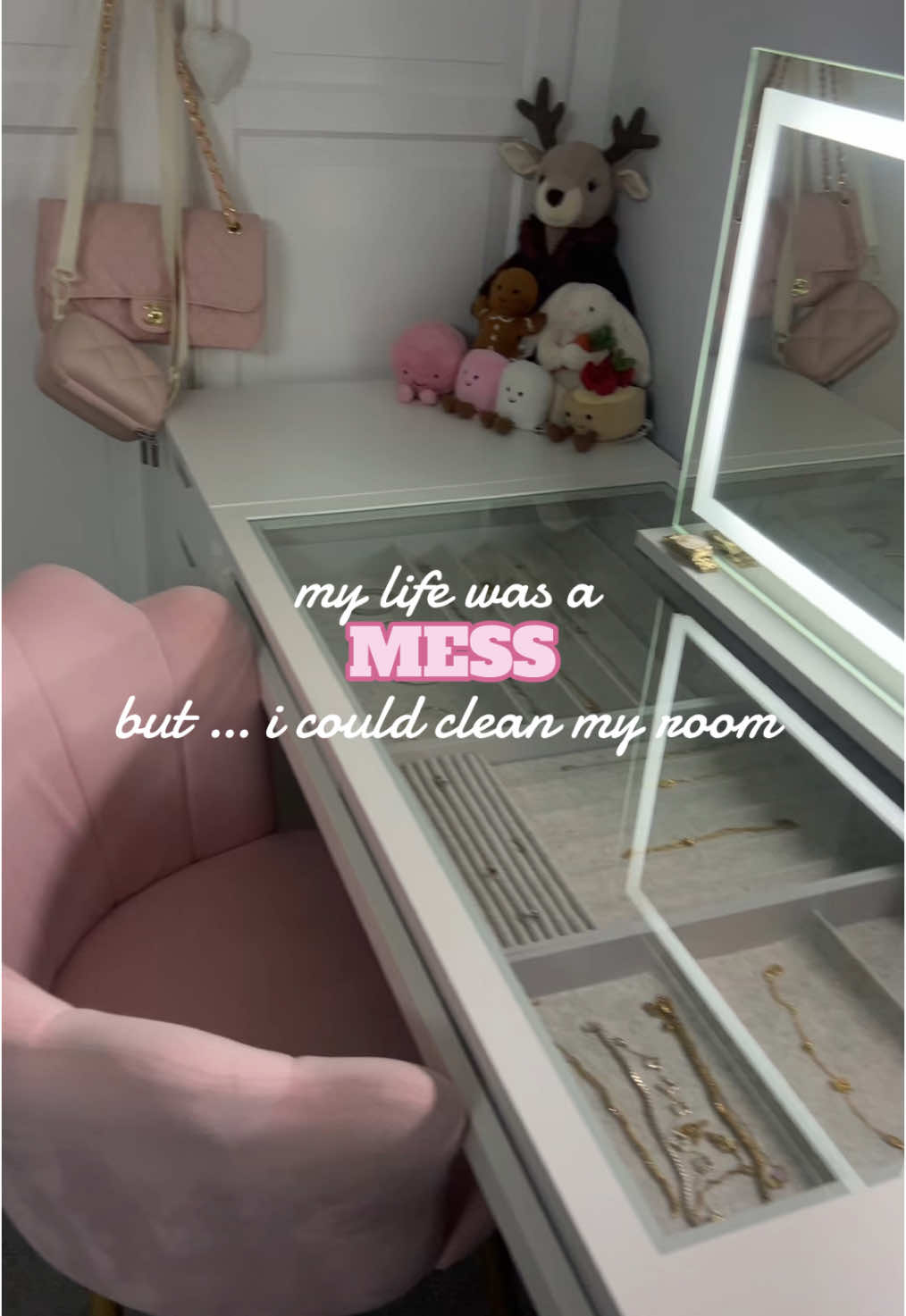 I could clean my room 🧼🧹😘 #fyp #viral #cleaningvideos #clean #roomclean #aesthetic 