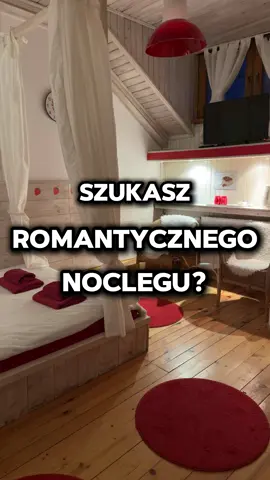 Zakochaliśmy się w tym klimatycznym pokoju! Znajdziecie go w Villi Cynamon w Wiśle – magiczne miejsce na romantyczny wypad! Dajcie znać, czy też lubicie takie przytulne wnętrza! #Wisła #VillaCynamon #romantycznawyprawa #klimatycznemiejsce #noclegzgórami #uroczepokoje #pokojzklimatem #slowtravel #podróżepopolsku #gdzienaweekend #życiepodróżąsiętoczy 