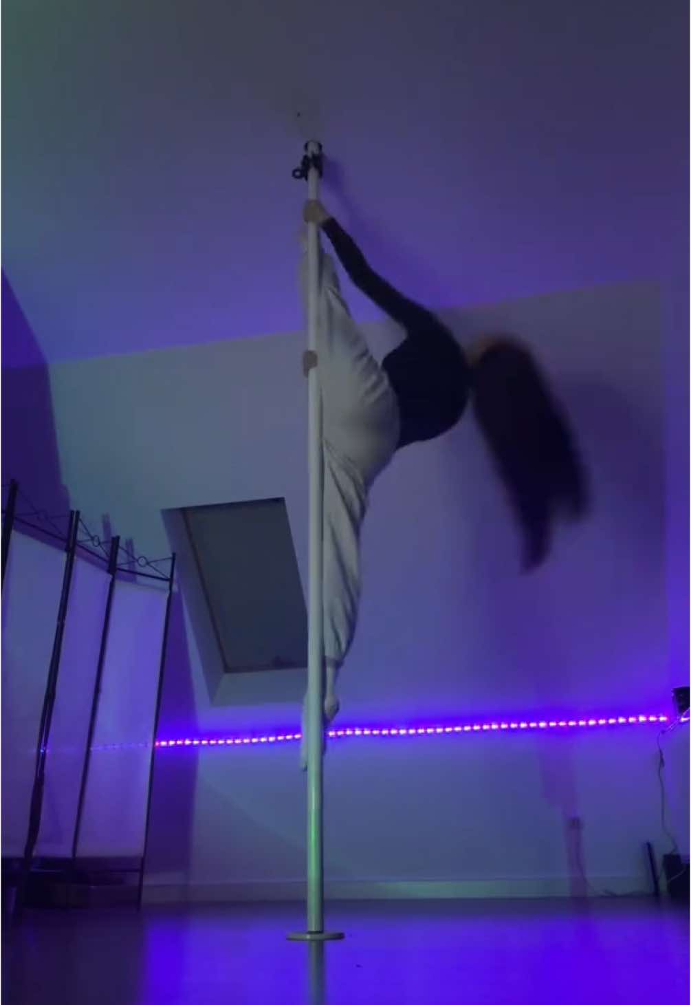 #poledance #foryou #fyp #poledancelove 