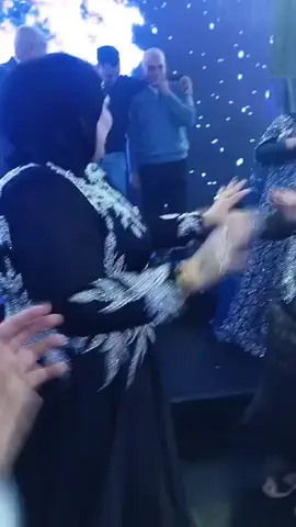 رقص رقص ام العروسة واخت العروسة