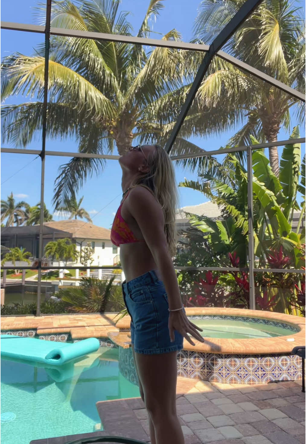 a human??? In this economy??? Embracing mermaid lifestyle 🐠🌴🌺🌊🪸🌞🥥🐬🐚 #beach #beachvibes #beachgirl #beachgirlaesthetic #mermaid #mermaidvibes 