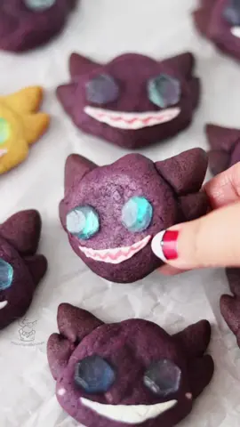 Creepy cute Sableye cookies 💜💎✨ Experimented with kohakutou candy for the eyes, love how they catch the light! #pokemon #pokemoncookies #sableye #ヤミラミ 