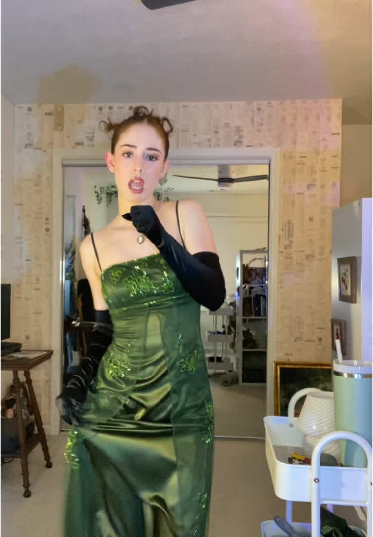 prom transition!!!! #fyp #foryou #foryoupage #prom #promtransition #greendress 