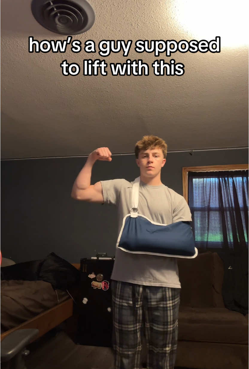 It was arm day td too 🥲         #gym #GymTok #brokenarm 
