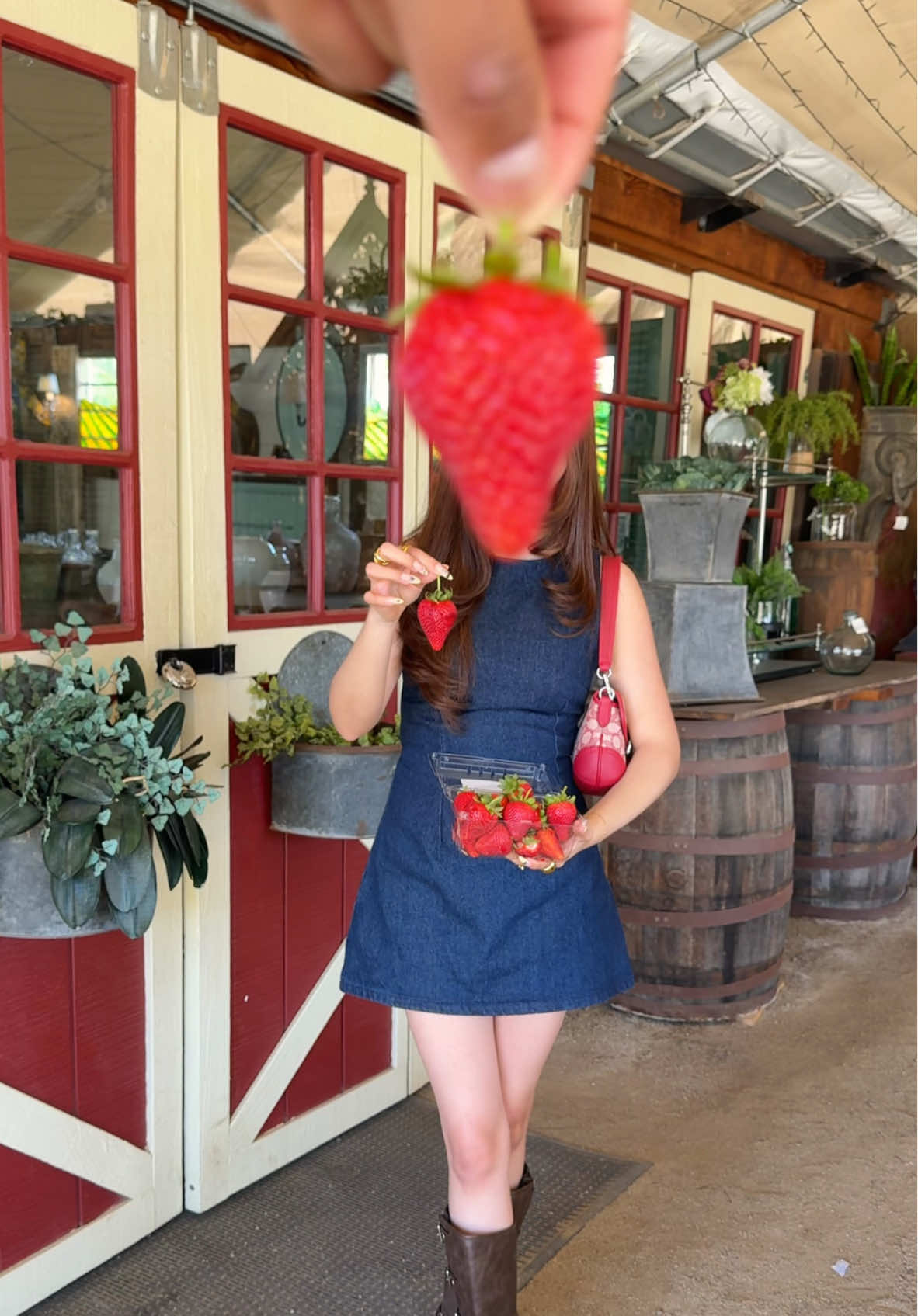 strawberry picking fit w my bf 💌🍓