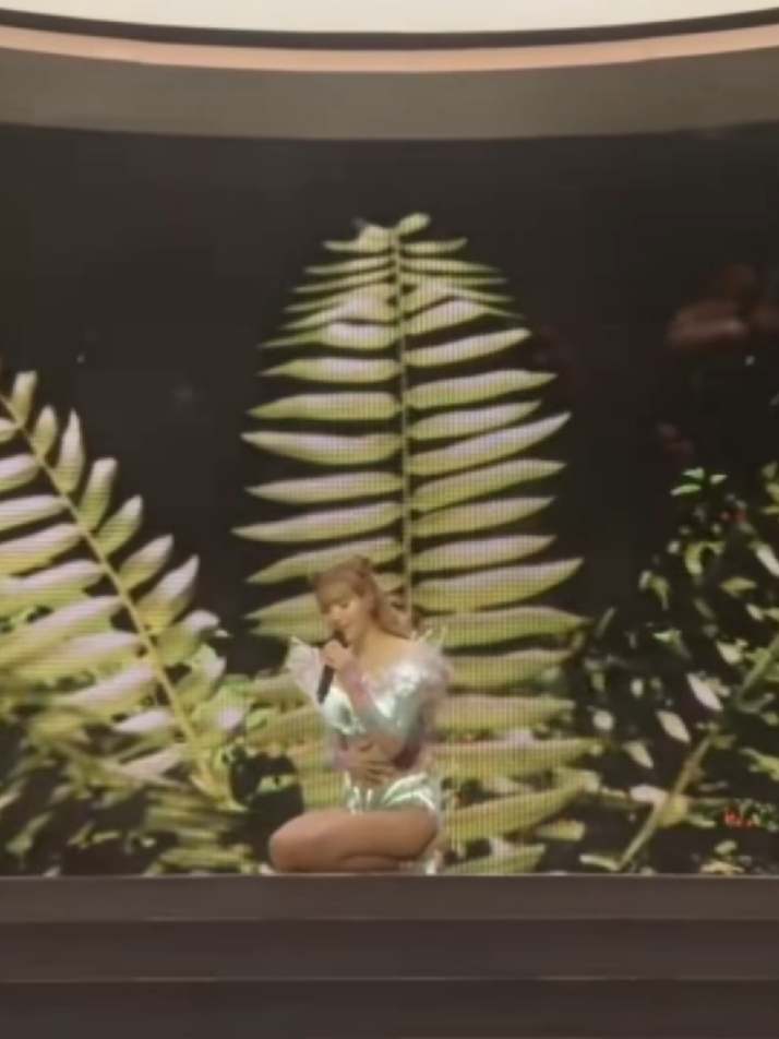 THE DREAM + Dream _ LISA 💛  [ ALTER EGO _ SUNNI ] (LISA COACHELLA 2025 WEEK 1)  #lisa #lalisamanoban #lisablackpink #lisaglobalkpopqueen  #blackpink #fyp #lisamanobal #lalalalisa_m #globalkpopqueen #lisa리사 #lisachella #lisacoachella2025 #alterego #vixi #thunder #fuxckuotheworld #lalisa #kiki #newwoman #whenImwithyou #sunni #dream 