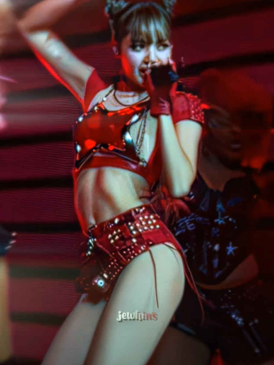 sorry for the bad quality :( || #jewhins #lisa #coachella #edit #kpop #fyp #viral #lalisamanoban #blackpink #lessegrp #wolffcrew #racergp Lisa coachella 2025 edit