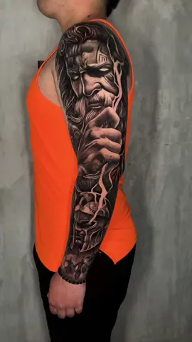 Proyecto de media manga en el cual quisimos representar la valentía y el poder de mi cliente para enfrentar las batallas y luchas constantes de la vida.  #bucaramanga #colombia #tattuajes #tattoo 