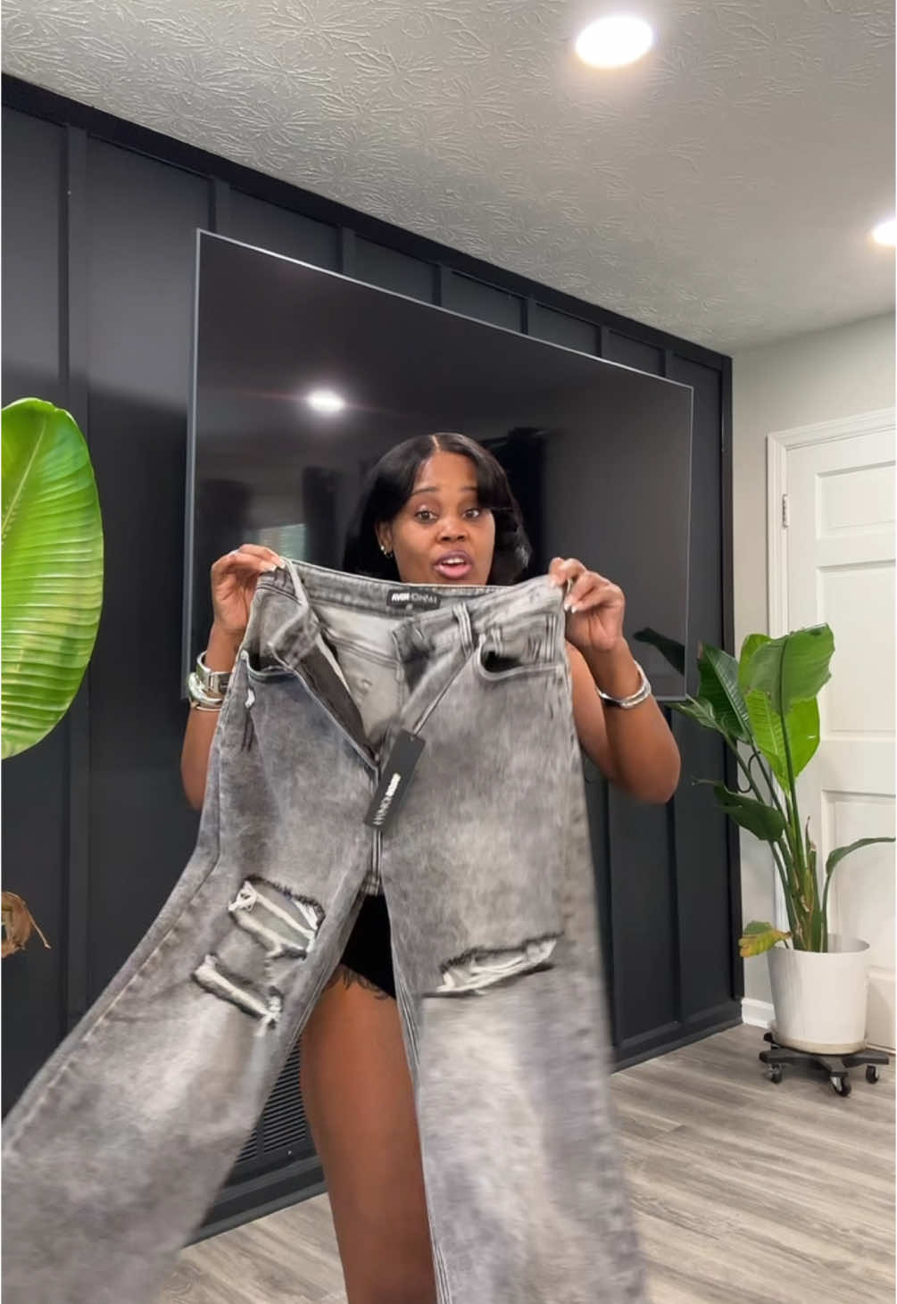 All eight items are link in this video! #nadulahair #womenfashion #fashion #purse #denim #lipliner 