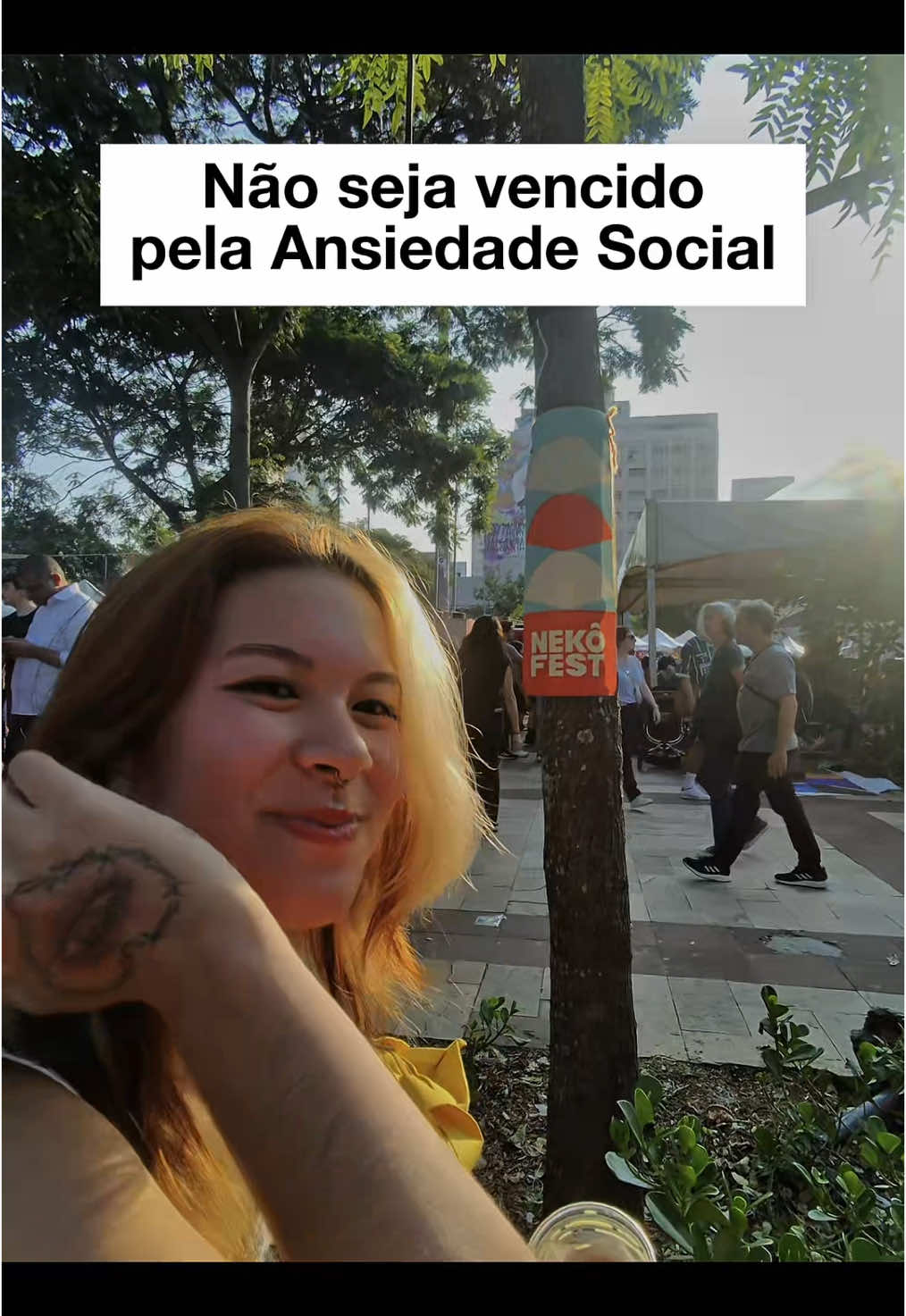 Começa pequeno: um oi, um comentário, uma conversa simples. É assim que você mostra pra sua mente quem tá no controle. Você pode conversar com quem você quiser, na hora que você quiser. Não deixe a ansiedade social decidir como vai ser sua vida. #Socializacão #AnsiedadeSocial #habilidadessociais #inteligenciasocial 