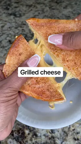 It’s National grilled cheese day! 😋🧈🍞🧀🔥 