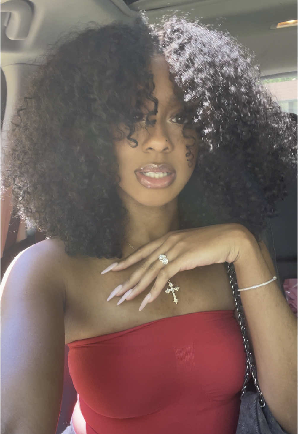 teaaaa 😩😍 I’m ready to go outtt #oqhair #gluelesswig #oqgluelesswigs #oqgluelesswig #kinkycurly @oqhairshop @oqhairofficial @OQHAIR 