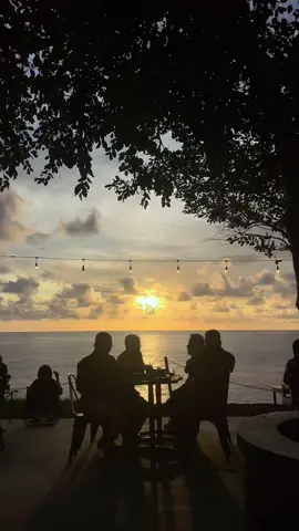 📍Pantai tolire kecil #pantaitolireternate  #pantaitolirekecil🔥  #pantaitolirekecil🏖️  #ternatemalukuutara♥️  #ternatepride🏝🔥  #fypage #bismillahfyp 