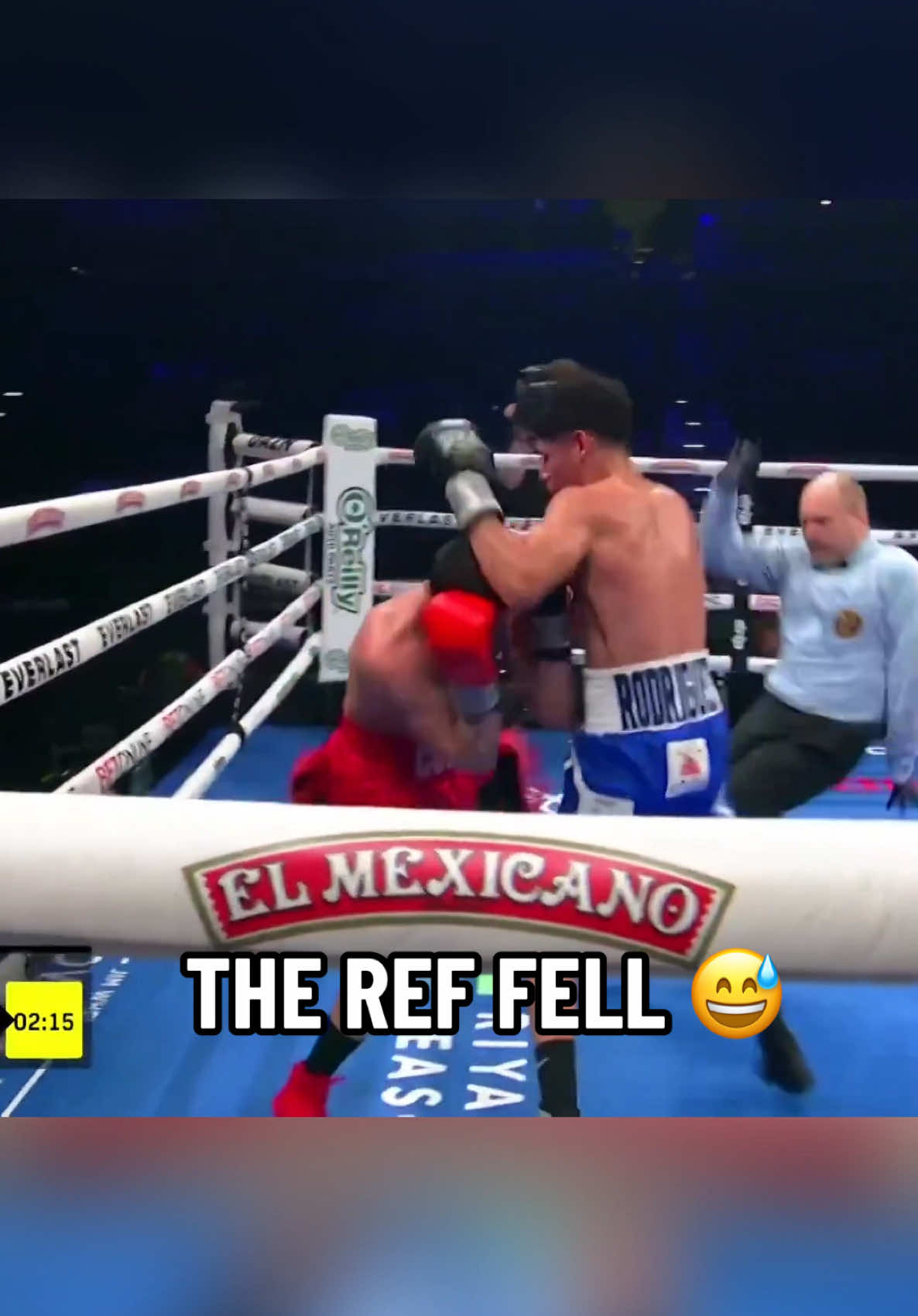 Gotta applaud the ref’s agility — he sprung right back up 👏 #BootsStanionis  #boxing #boxingfans #boxinglife (via Matchroom Boxing) 