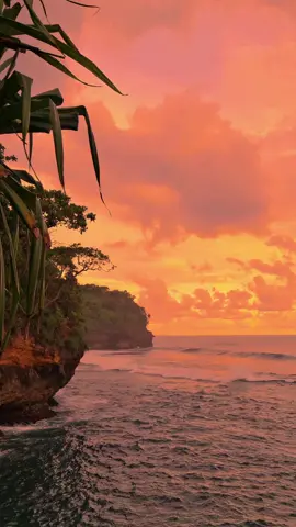 The sunset is beautiful, isn't it? #pantai #malang  #tanjungpenyu #sunsetvibes 
