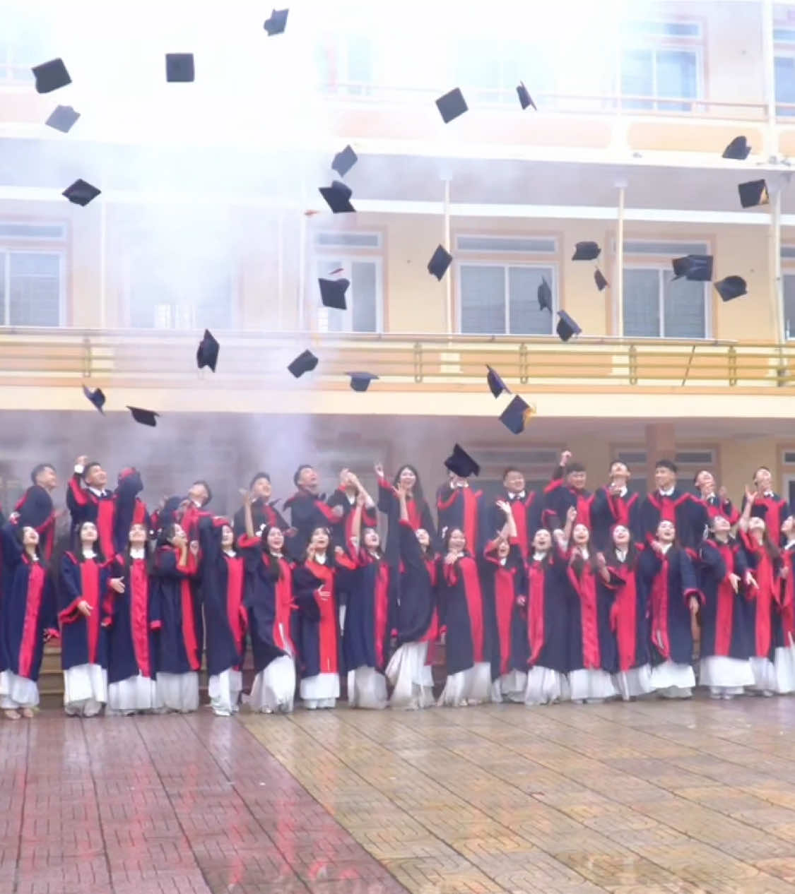 “Cất cho tôi những ngày xanh nắng hạ, để mùa hạ nhấn chìm mãi tình ta. Viết cho chúng ta, những người thân quen thành lạ vẫn còn mùa hạ, nhưng chẳng còn chúng ta.”@D3k62 ndt #viralvideo #d3k62ndt #kiyeu #thptnguyenduytrinh #xuhuongtiktok #xhtiktok #thinhhanhxuhuong #abcxyz 