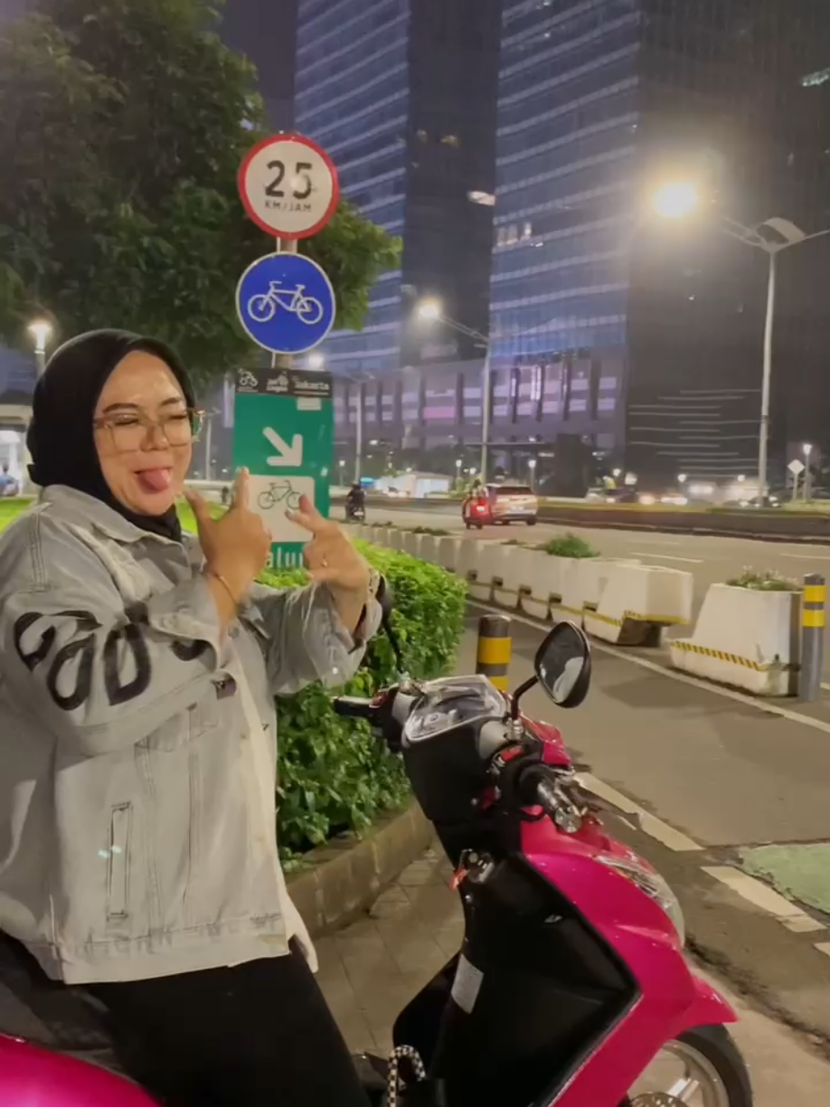 percaya bangun Mio cuma 3 juta ?? 😁😁😁😭😭  @Garasi M2D Jakarta @mr_muhdin24   #miosoulkarbu  #yamahamio #mio #miosoul #restorasimio #galerymio #5tlgank🚀 #joylahenginejkt #m2djkt #garasim2djkt #migeol_27 #rgspainting #picturemotorcycle #fyp #motormurah 