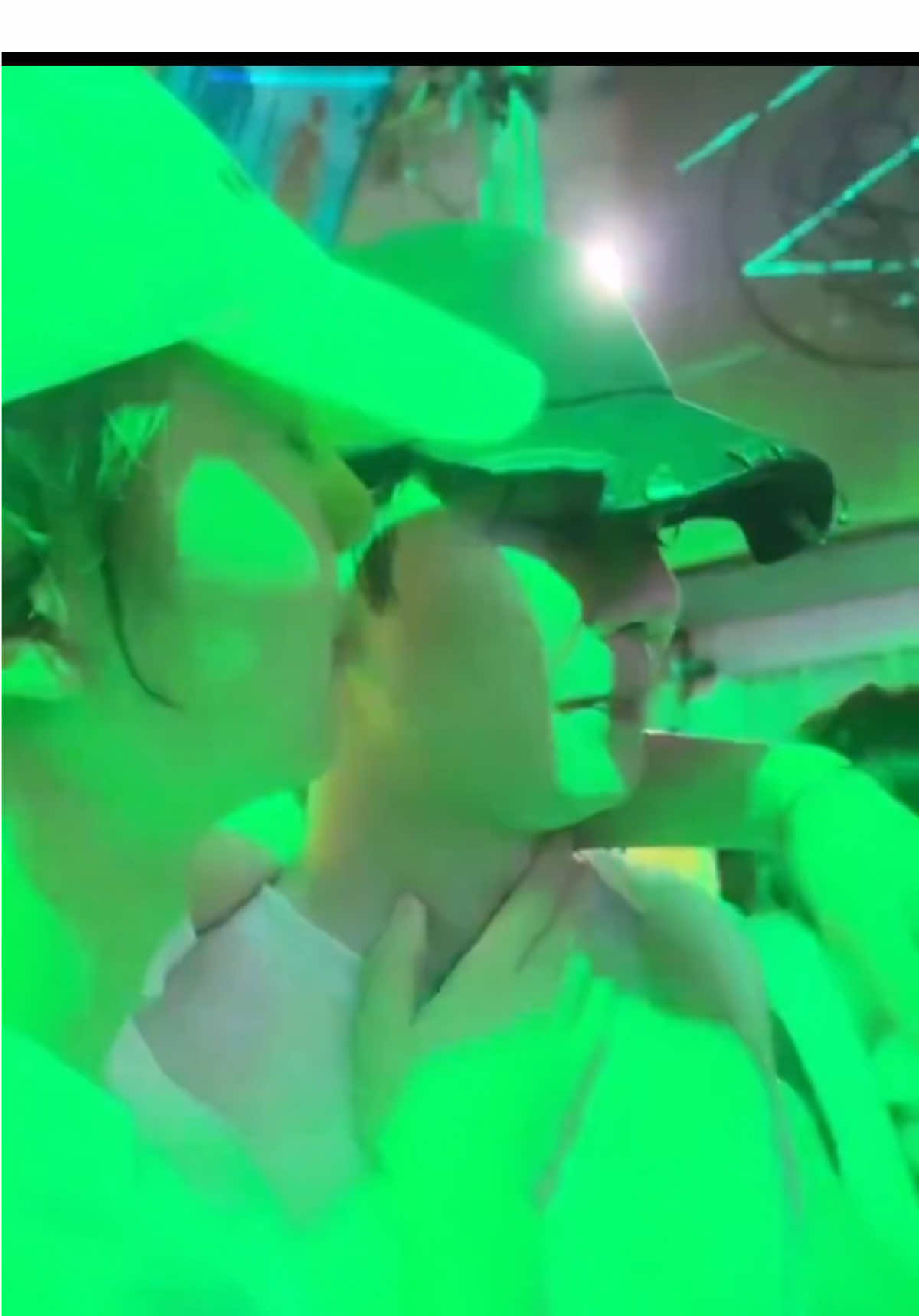 สงกรานต์ 2025 = สาววายตายเรียบ ผู้ชายบ้านส้มขนแฟนไปเล่นสงกรานต์ ยืนคุมไม่ห่าง นัวร์กรุบยิ่งกว่าผงชูรส 🫠🫠 #domundi #zeenunew #netjj #thomaskong #tlefirstone #jimmyohm 