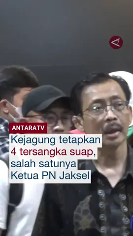 Kejaksaan Agung (Kejagung) Republik Indonesia menetapkan 4 tersangka atas kasus tindak pidana korupsi suap terkait penanganan perkara di Pengadilan Negeri PN Jakpus. Hal itu disampaikan oleh Direktur Penyidikan Jampidsus Kejagung, Abdul Qohar dalam konferensi Pers, Sabtu (12/4) malam. #Kejagung #Suap #Korupsi #PNJakpus #PengadilanNegeri #PNJaksel #AntaraTV