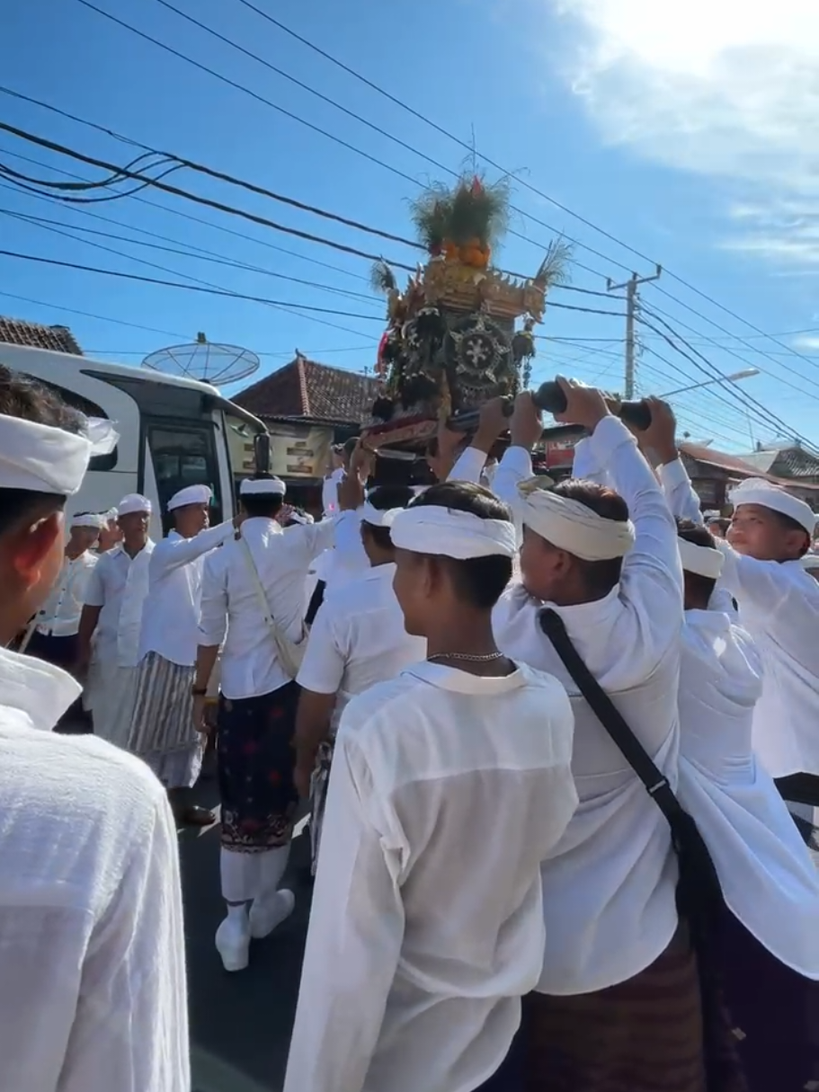 Sugra, Ratu Pasek😇 Rahayu wi 😇🙏 #melastikubutambahan #kubutambahan #melasti #fypbali #fyp 