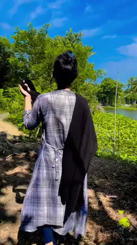 ঘর থাকেনা ঘরের ভেঙে গেলে খুঁটি কিছু কিছু মানুষ থাকে  হৃদয় যাদের গুটি আমার বন্ধুরো বন্ধু আছে আগে জানতাম না মন না দিলে ভালোবেসে দুঃখ পেতাম না💔💔💔