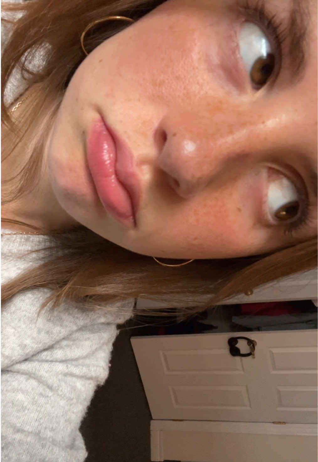 TikTok while waiting 4 bae once again 😛