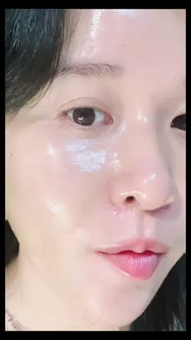 Mới ngủ dậy thấy cái da ưng bụng quá 😍#skincare #lamdep #mypham #chongnang #reviewlamdep #duongda #beauty #trangda #kemduong #xuhuong 