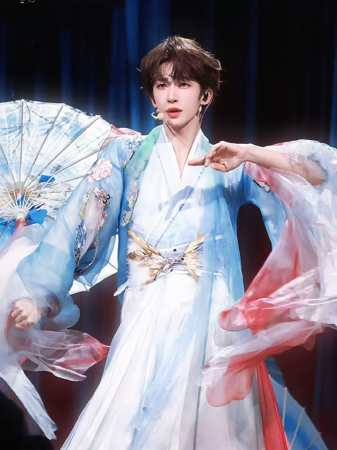 Tựa như bước ra từ tranh thuỷ mặc, đẹp đến mức khiến người ta không dám chớp mắt. Chẩm Thán mãi mãi là thần! #lưuvũ #刘宇 #刘宇_lưuvũ #liuyu #concert #múacổtrang #xuhuong 