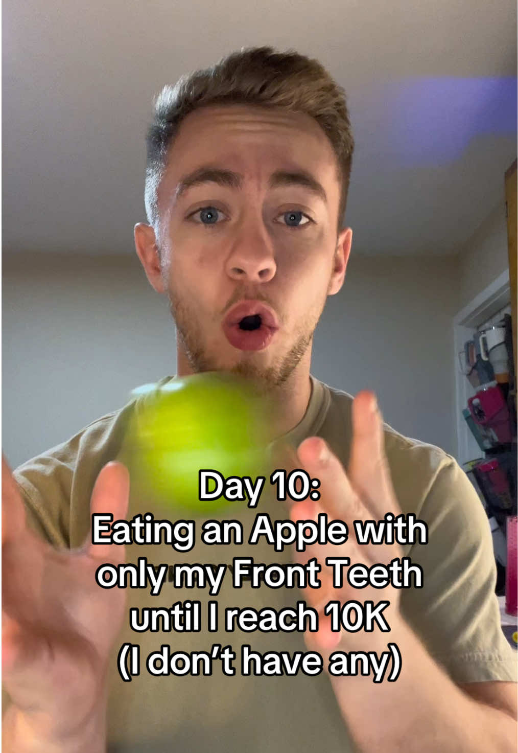 Day 10 of Eating an Apple using only my Front Teeth until I hit 10k followers. I am for sure “mentally gone” at this point #fyp 
