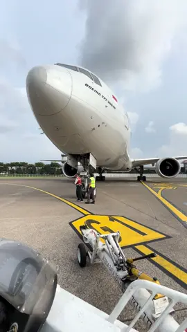 Feel sound 🎧🎧🎧 #fyp #fouryou #fouryoupage❤️ #parati #aviationlife #cgkairport #fyppppppppppppppppppppppp #airportlife #aircraft #mekanik #explorepages #mekaniklife #aviaton #followme🙏🏼🙏🏼🙏🏼 🙏🏼❤️❤️❤️ #viralvideo #tiktokji✈️ #suncountryairlines #viralvideo #aviationlovers #aviationdaily #aviationtiktok #pushback #pushbackchallenge #pushbackaircraft #boing #airbus #a330 #a330neo #b777300er #dreadlocks 