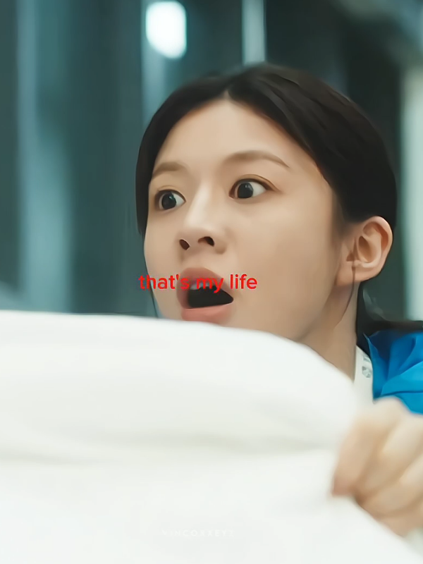 mereka akan melakukan berbagai cara untuk menyelamatkan sang bayi, walaupun harus melahirkan di koridor rumah sakit. #residentplaybook #goyoonjung #jungjoonwon #kdrama #foryoupage 