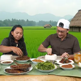 Bang densu makan bareng dede ineon (Yt:THE SUMARGO'S) #tragosamargos #denysumargo #dedeineon #masakansunda #menusundaan #makanbareng #bikinngiler #asmrfood #fyp #mukbangvideo #mukbangasmr #mukbangeatingshow #mukbangindonesia 