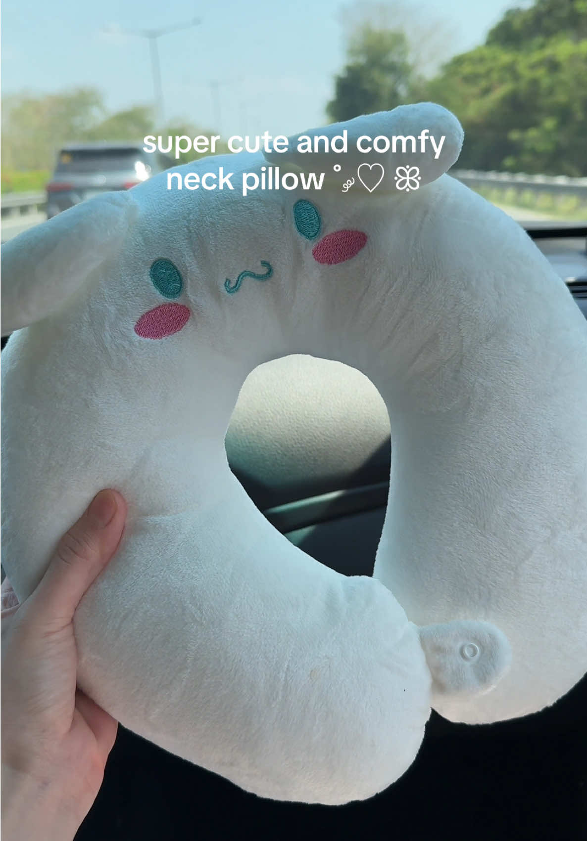 u shaped neck pillow — perfect for travel ✨ #neckpain #pillow #neckpillow #comfy #relaxing #travel 