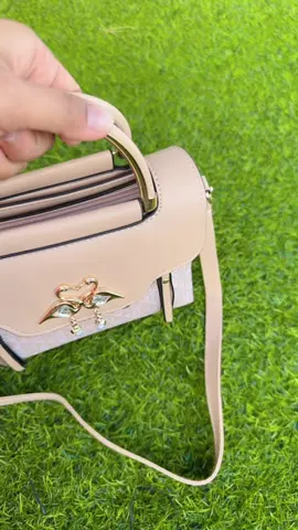 กระเป๋าสะพายข้างแฟชั่นถือได้สะพายข้างได้ทรงสวย #รีวิวของดีบอกต่อ #กระเป๋าสะพายข้าง #กระเป๋าสะพายไหล่ #กระเป๋าสะพาย #กระเป๋าแฟชั่น #กระเป๋าถือ #เทรนด์วันนี้ #tiktokindia #tiktok #ชอบกินชาเขียว💚 #ฟีดดดシ #แฟลชเชลล์ #ติ๊กต๊อก 