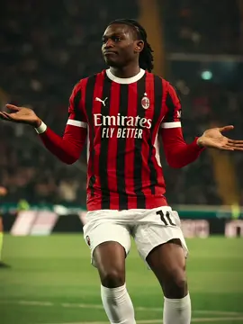 RAFA 🏄🏾‍♂️❤️🖤 @Rafael Leão  #acmilan #seriea #udinesemilan #leao #rafaelleao #rafaleao