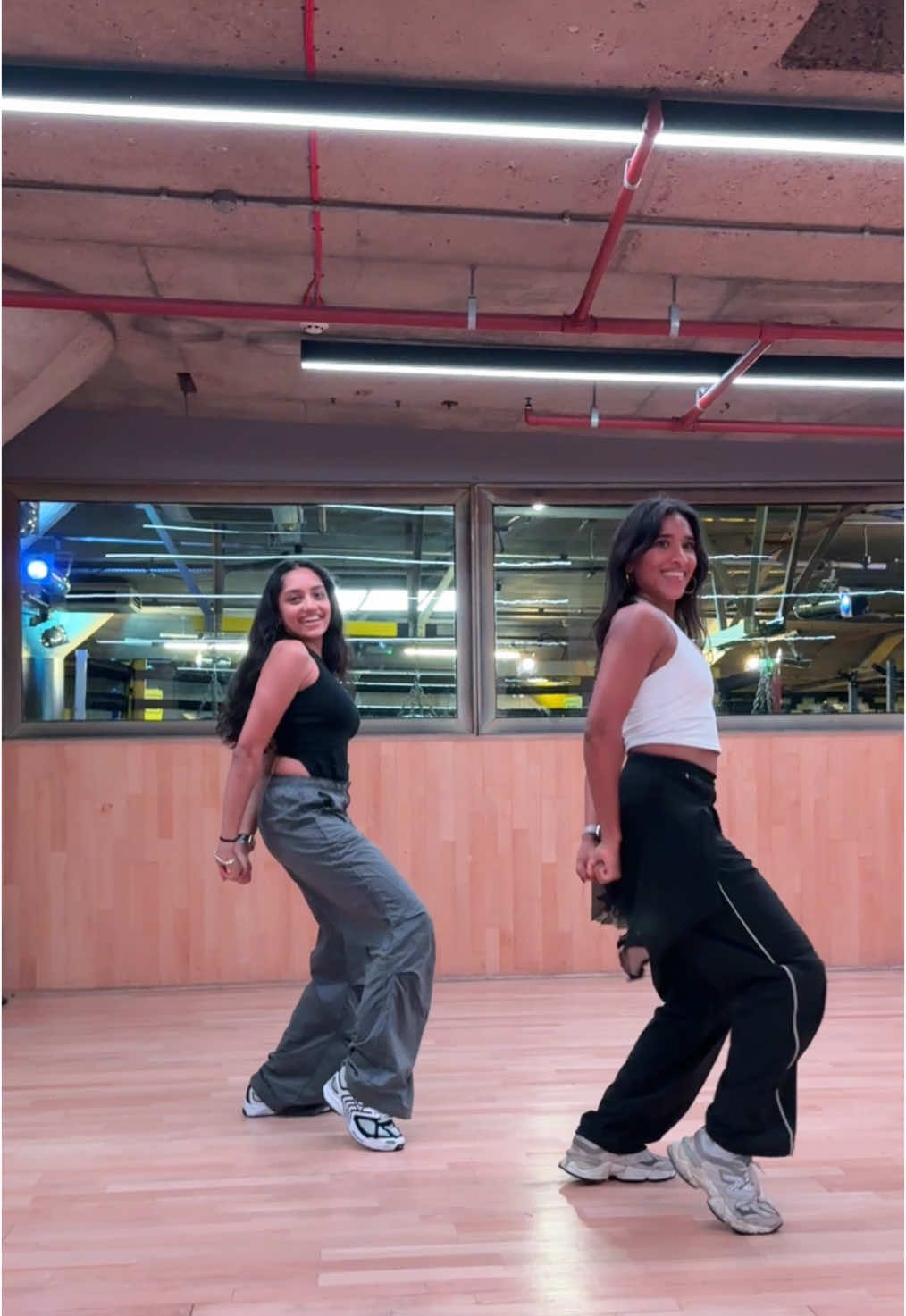 a fire choreo!! 🧠 @Krupali @cobeat  🎵 bukhaar . . . . . . #fyp #trending #bollywooddance #bukhaar #afrodesi #dance #bollywood #london 