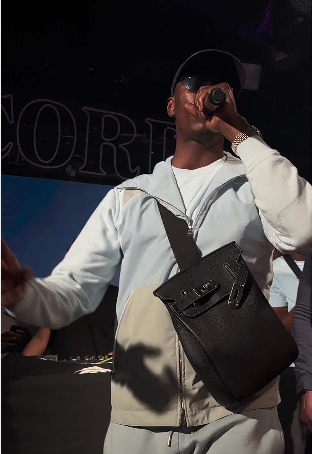 Werenoi - All eyes on me 🔱 📍Bridge Club #rapfr #rapfrancais #showcase #werenoi #carre #laleague #bridgeclub #alleyesonme #telegram @🔱 WE RENOI 🔱⬛️ 