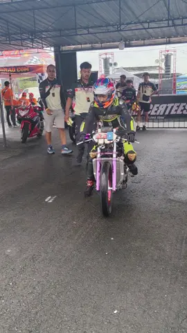 @dhibaa132 X Sumo 🐼🥉 New Record  @NobuNaga  #drag #sdw #402 #201m🏁 #r25 #bogor #wonosari 