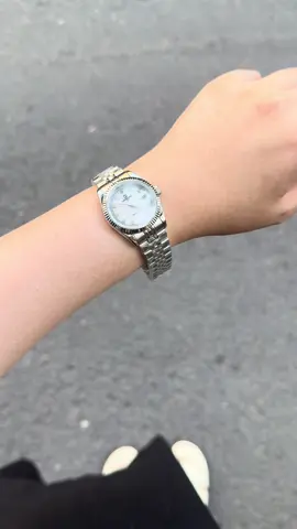 Carnival 8131L silver xà cừ nữ cho mấy bạn tay nhỏ đã có rồi ạ , ở ngoài xinh ngất ngay luôn mấy chị ơi #dongho #dai1minute #carnival8131Lxacu #carnival1986 