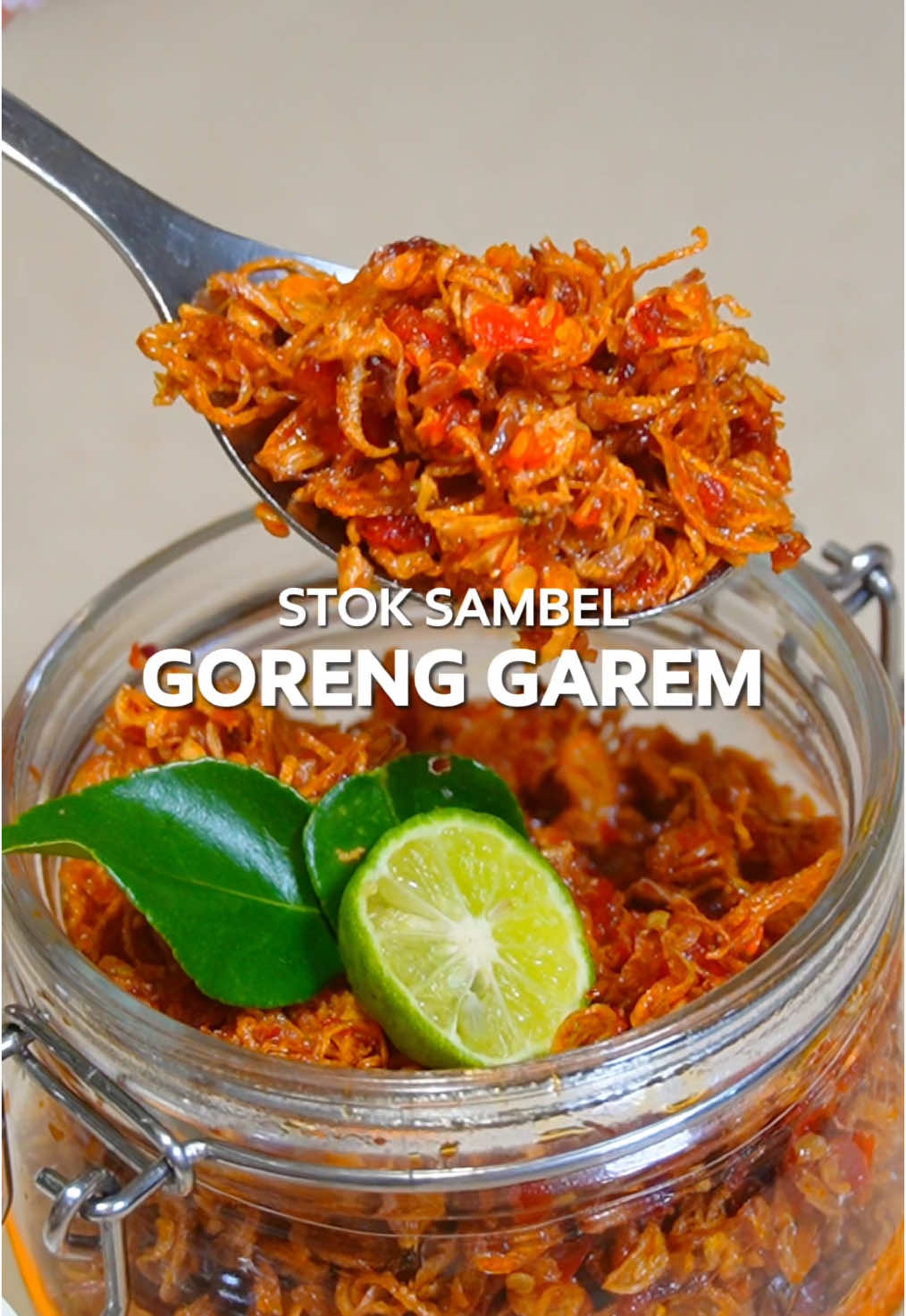 Goreng Garem ini tuh stok sambel yang bisa disimpan di suhu ruang, ngga cuman pedes tapi ada gurih & crispynya! Enak parahhh, nasi auto ludes sih😂 Full resepnya disini🧕🏻⬇️ BAHAN: • Bawang merah, 500gr • Garam, 2 SDM • Cuka, 3 SDM • Air, 500 ml • ⁠Cabe rawit, 9 buah • Cabe merah, 7 buah • Bawang putih, 3 buah • Garam, 1 SDT • MSG, 1 SDT #gorenggaram #bawangmerah #masakan #dessert #menubawang #lauk #pedas #sambalgoreng #longervideos #tutorial #masak #review #MulaiDaridiTiktok #fyp #fypシ #fypage #fypシ゚#viral #fypdongggggggg #fypp #fypdong #fypgakni #fypsound 