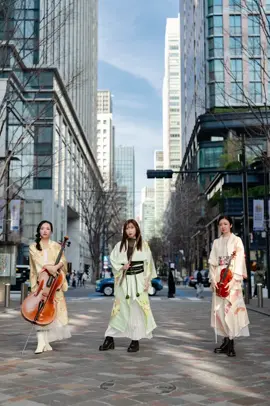 flute violin celloのトリオユニット 【紗乃香-sanoka-】 が始動します✨ violin担当の高倉理紗子の紗 cello担当の井上文乃の乃 flute担当の山本晴香の香 から名前をとりました すでに昨年度には目黒雅叙園での演奏も果たしており、 今年度から本格始動いたしますよ！ このトリオでしか出来ない編曲を描くメンバーが一つ一つ手書きで書き起こしております🌙 演奏依頼も全国どこからでもお受けいたします☺️🌸 このユニットでのたくさんの出会いが生まれますように！ 各自会社を設立していたり、とんでもない人気奏者だったり、 大きなプロジェクトの責任者してたりと、楽器演奏だけじゃなくマルチな才能の持ち主のメンバーが集まりました✨ 誰かにおんぶに抱っことかじゃなく、 各々が輝けるステージも持ちつつ、 力を寄せ合って生まれるトリオの気持ち良さ🥹 デュオユニットや、ミュージックテールズなど、 活動拠点を増やしたからこそ出来た出逢いと、 ご縁に感謝しております🌻