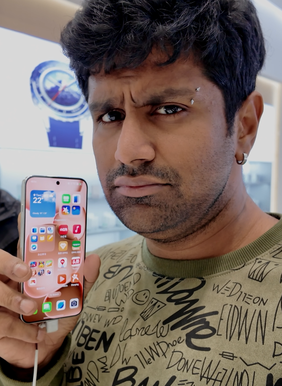 Are Mini Phones BACK? #oppofindx8s #findx8s #shorts 